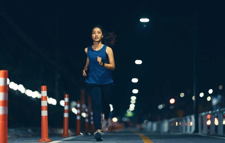 Tập thể dục sát giờ ngủ không tốt cho cơ thể. (Ảnh minh họa: ​​​​​​TORWAISTUDIO - Shutterstock)